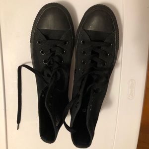 Black high top converse